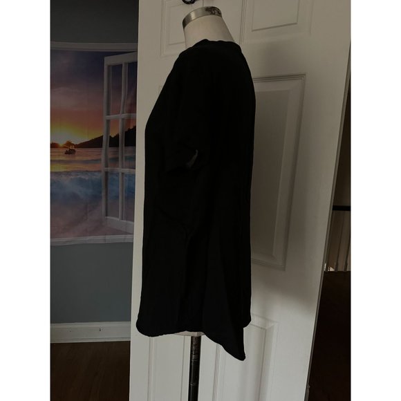 Simply Blessed black v neck short sleeve top Large - Picture 3 of 4
